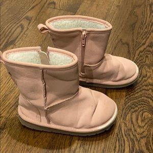 Baby gap girls pink ugg style boots size 10.
